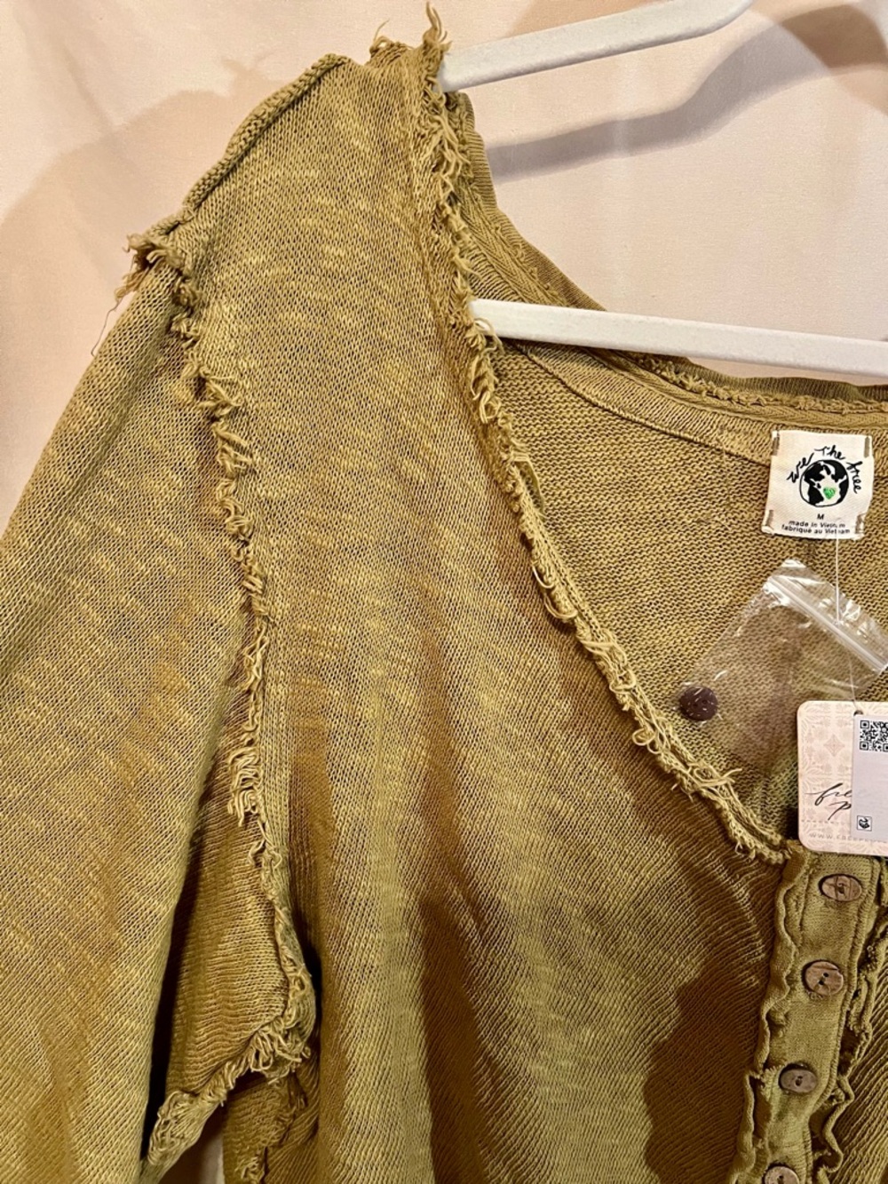 NWT- We The Free- Free People- Frayed Hem Olive Button-Front Women’s Top Size M - Picture 7 of 10